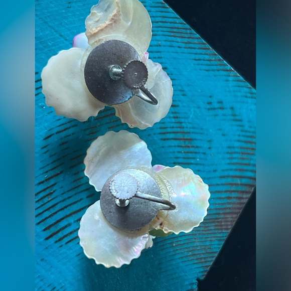 Vintage Japan Silver Celluloid Bone China Rose Bouquet Flowers Earrings 1” - Picture 2 of 4